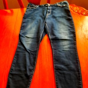 Levi's Mid-Rise Skinny Jeans 22 Long